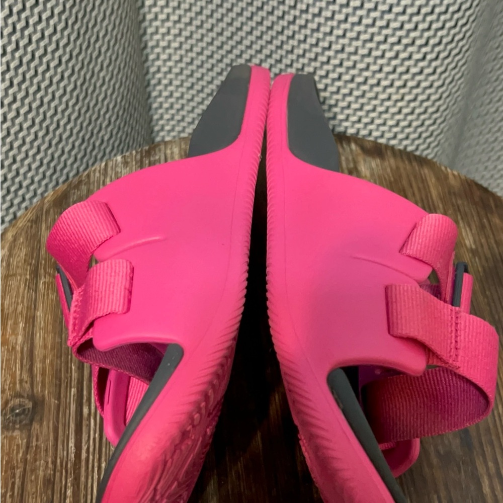 Chaco Fuchsia and Black Slide Sandals - Picture 6 of 8